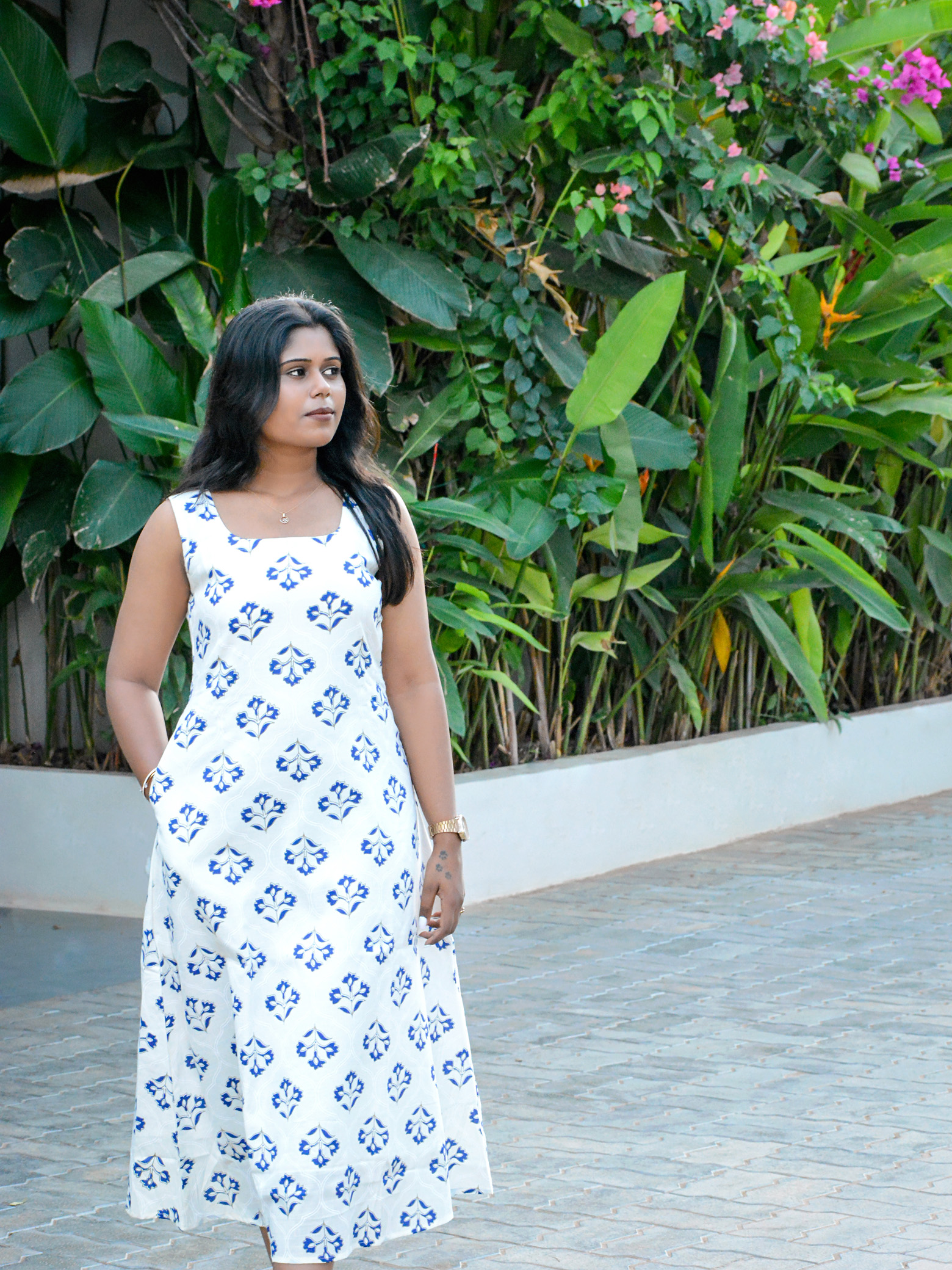 White Sleeveless A-Line Maxi Dress with Back Waist Knot